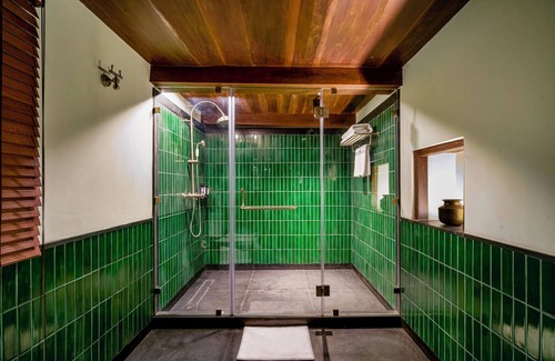 Kanadukattan Hotel | THE Lotus Palace Chettinad