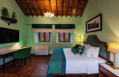 Kanadukattan Hotel | THE Lotus Palace Chettinad