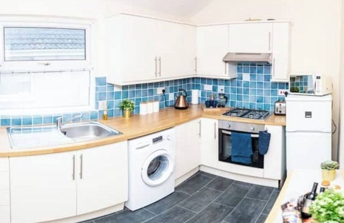 Grangetown Apartment | The Louis Armstrong - Modern 3BD central flat