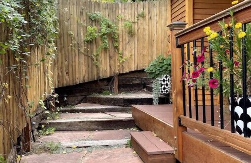 Manitou Springs Cottage | The Love Shack @ Manitou Incline