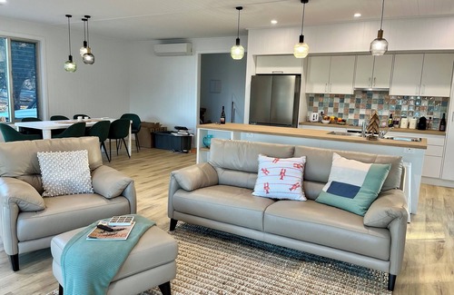 Duncan House | The Loveshack on Tammar Ridge - Snelling Beach