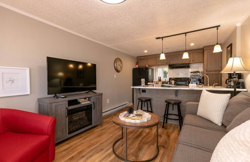 East End - Valley Street Ski Chalet | The Lower Berne offers all the conveniences of home in a secluded wooded setting