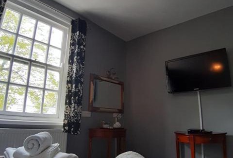 Tiverton Bed & Breakfast | The Lowman