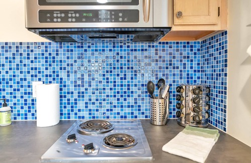 Green Mountain Apartment | The LUX in Lakewood.Minutes from Red Rocks.Hiking.Biking