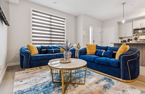 Southwest Calgary House | The Luxe Haven - Family & Pet Friendly Gateaway near downtown
