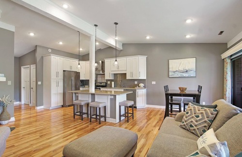 Fontana-on-Geneva Lake Villa | The Luxe at Abbey Villa |Gas Fireplace| King Master |Large Covered Balconies |Pool View |Hot Tub