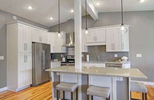 Fontana-on-Geneva Lake Villa | The Luxe at Abbey Villa |Gas Fireplace| King Master |Large Covered Balconies |Pool View |Hot Tub