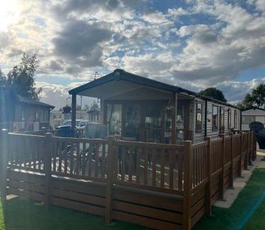 Tattershall Cabin | The Luxury break Sleeps 6 at 44 Kingfisher Court South facing