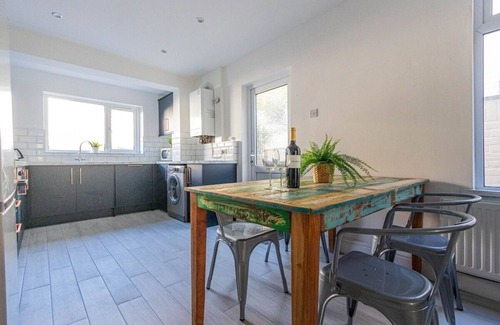 Roath House | The Luxury Home | Free Parking | Cardiff City