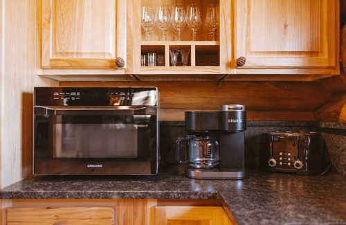 Hunter Cabin | THE LUXURY LODGE - SKI, RIDE, GOLF, BIKE, HIKE