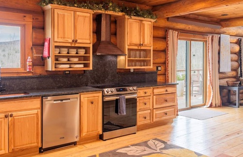 Hunter Cabin | THE LUXURY LODGE - SKI, RIDE, GOLF, BIKE, HIKE