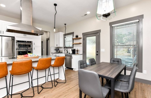 Dunean House | The Luxury Mill 5 Minutes to Downtown + King Bed