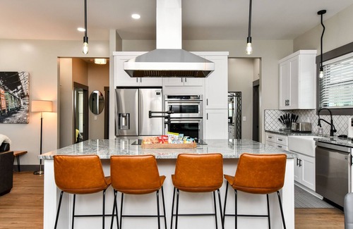 Dunean House | The Luxury Mill 5 Minutes to Downtown + King Bed