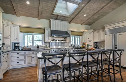 Santa Ynez House | The Magnolia Manor : Picturesque French Wine Country Estate - Great Location!