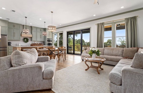Jasper House | The Magnolia Ridge Retreat