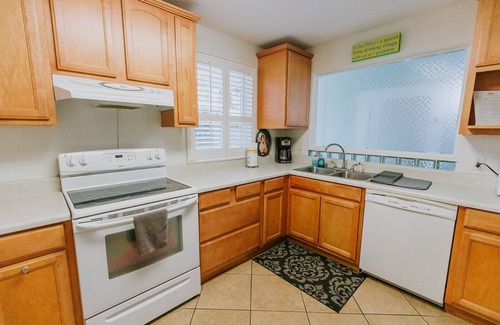 Biloxi House | The Main Suite - perfect location in Ocean Springs.