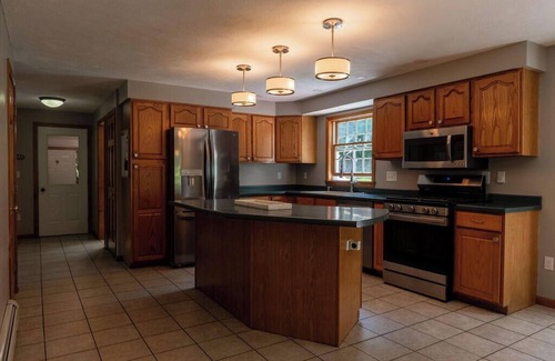 Sidney House | The Maine Experience: Where expansive nature meets modern comfort.