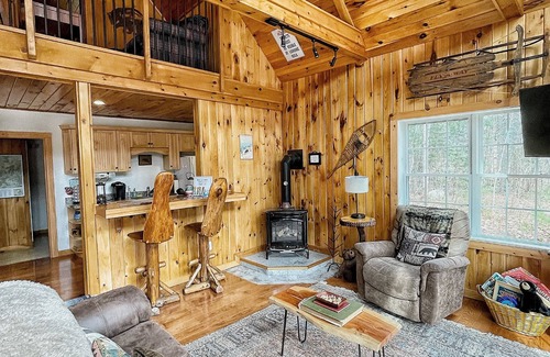 Greenwood Cabin | The Maine Mountain House -Cozy cabin w/hot tub & fire pit,walk to ski/bike lift