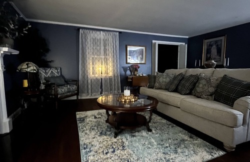 Maysville House | The Manor at Maysville Golf Course View