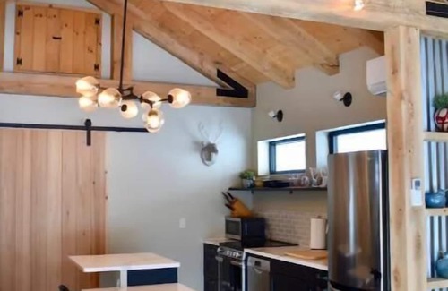 West Hartford Cabin | “The Maple Moose”, modern cabin in Quechee, near Woodstock