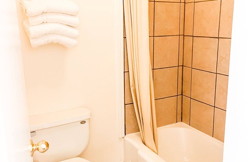 Whitehall Apartment | The Maple Tree Inn - #14