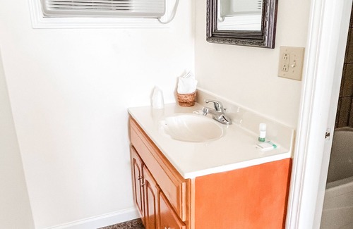 Whitehall Apartment | The Maple Tree Inn - #17