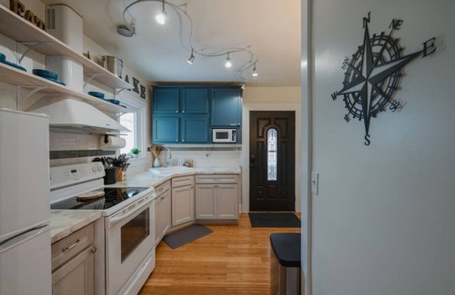 Lakeside Condo | The Marblehead Inn - Beacons