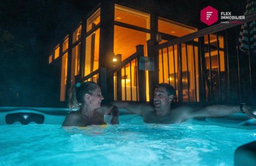 Pont-Rouge Ski Chalet | The Marco-Polo of Portneuf - Open on nature - Private SPA Pool Sauna
