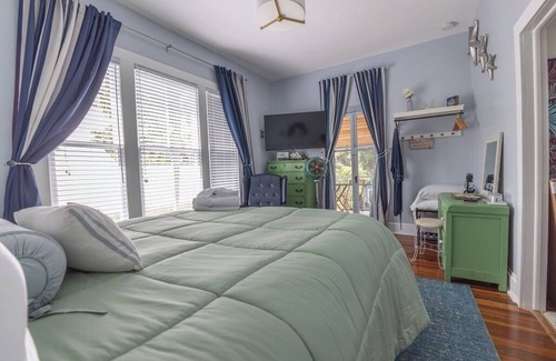 Hodgmans Daytona Bed & Breakfast | The Margaret suitenA Stay & Story to Remember