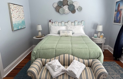Hodgmans Daytona Bed & Breakfast | The Margaret suitenA Stay & Story to Remember