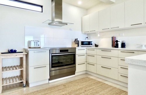 Falmouth House | The Mariner Absolute Oceanfront Experience