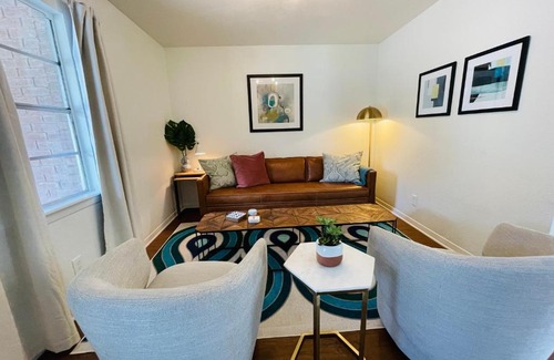 Greater South River City House | The Mariposa Wing B by Lodgewell - Spread your wings here