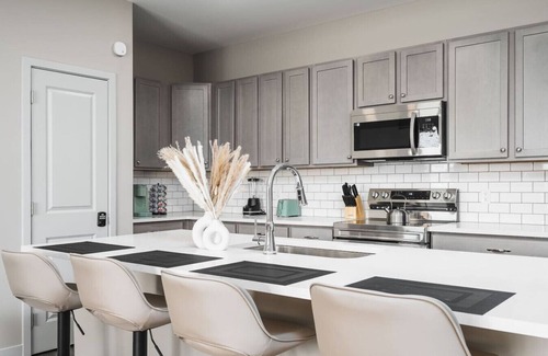 Whitestown Apartment | The Maureen Whitestown