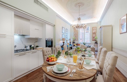 Lucca Historical Center Apartment | THE MEDIEVAL PENTHOUSE, Indulge among History in a Luxury 5 Bedrooms Apartment
