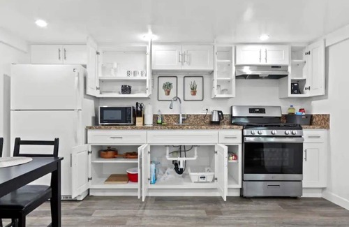 Huntington Park Apartment | The Metro Loft Retreat