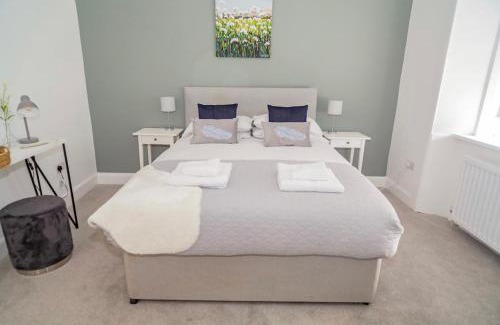 Ayr House | The Mila - Ayr Racecourse - Coorie Doon Stays