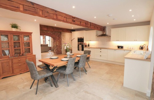 Holme Cottage | THE MILL HOUSE, pet friendly, with hot tub in Thirsk