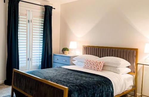 Whitehaven House | The Mini Mansion at Graceland