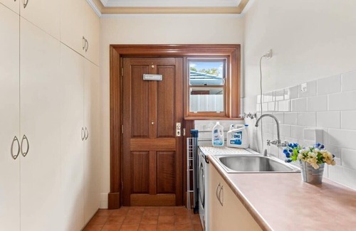 Felixstow House | The Modern Classic Holiday Home/Wi-Fi/Parking/Cot
