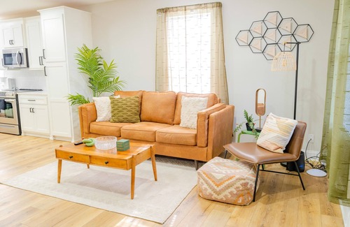 Columbia House | The Modern Historic Gem | 3 minutes to Downtown Cola | Steps to WeCo Riverwalk