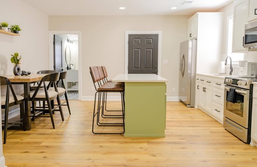 Columbia House | The Modern Historic Gem | 3 minutes to Downtown Cola | Steps to WeCo Riverwalk