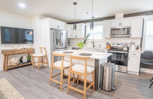 North Charleston House | The Modern Independent: Stylish, Premier Comfort
