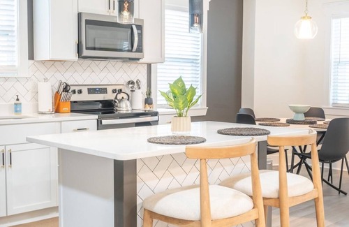 North Charleston House | The Modern Independent: Stylish, Premier Comfort