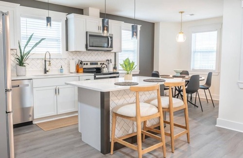 North Charleston House | The Modern Independent: Stylish, Premier Comfort