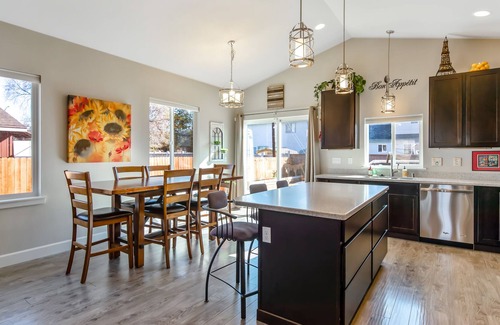 Old Seward - Oceanview House | The Modern Moose, A Ranch home close to airport