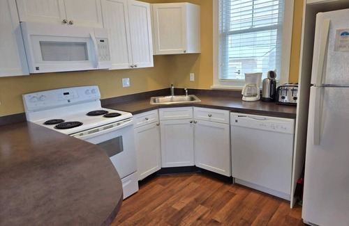 Cherry Valley House | The Monarch - 4 Butternut