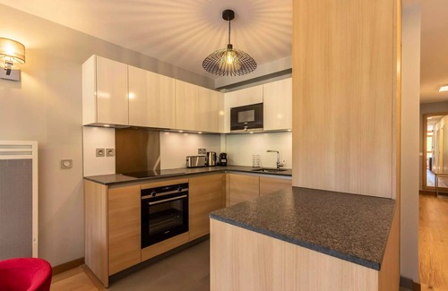 Arc-1800 Apartment | The Monarchs Residence - MONARKS 912