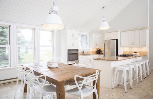 Picton House | The Montauk | West Lake | 6 Bedrooms | Waterfront
