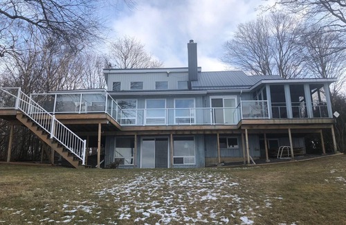 Picton House | The Montauk | West Lake | 6 Bedrooms | Waterfront