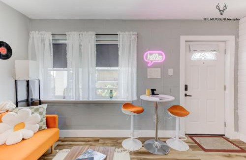 Downtown Memphis Apartment | The Moose #10 - Stylish Loft with King Bed, Free Parking & Wi-Fi